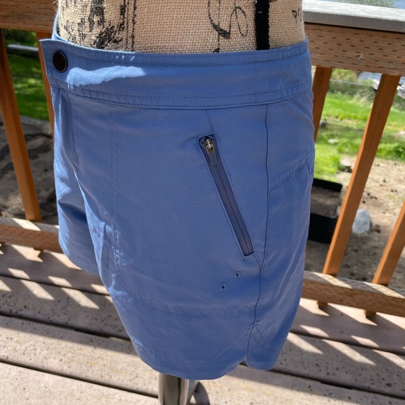 NWOT Title Nine Casual Blue
Rogue Shorts 5” size 2 - Picture 3 of 14